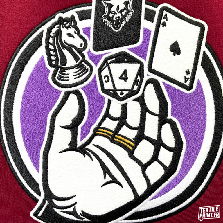 Sweat-shirt bicolore JH003 personnalisé par broderie avec logo visuel, idéal pour une communication textile durable