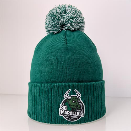 Bonnet en maille verte avec logo du club de basket SC Marollais brodé en relief