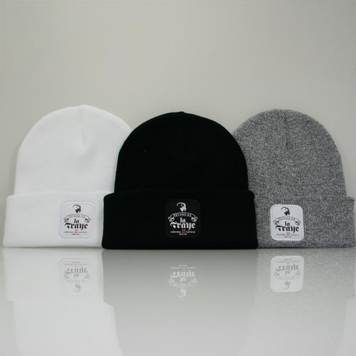 Bonnet à revers uni brodé Refuge de la Traye – collection personnalisée