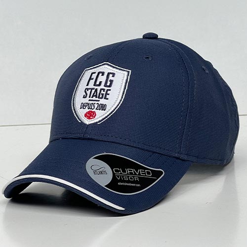 Casquette bleu marine avec logo FCG Stage brodé sur le devant, présentée sur fond clair.