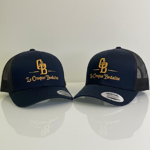 Casquettes personnalisées en broderie 3D pour le restaurant Le Croque Bedaine à Saint-Bonnet-de-Mure.