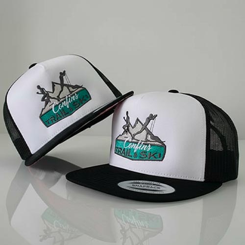 Casquettes Trucker personnalisées en broderie pour une association de trail nordique Confins Trail & Ski