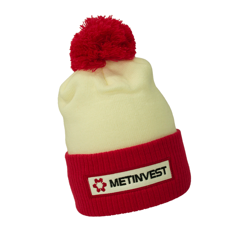 Bonnet personnalisé blanc et rouge avec écusson brodé METINVEST, présenté sur fond neutre.