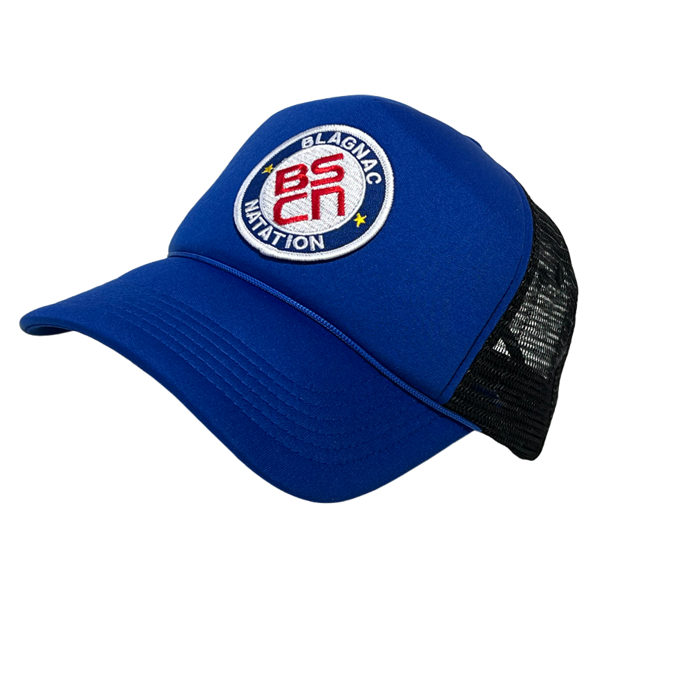 Casquette personnalisée bleu roi Blagnac Natation avec écusson brodé BSCN sur fond blanc.